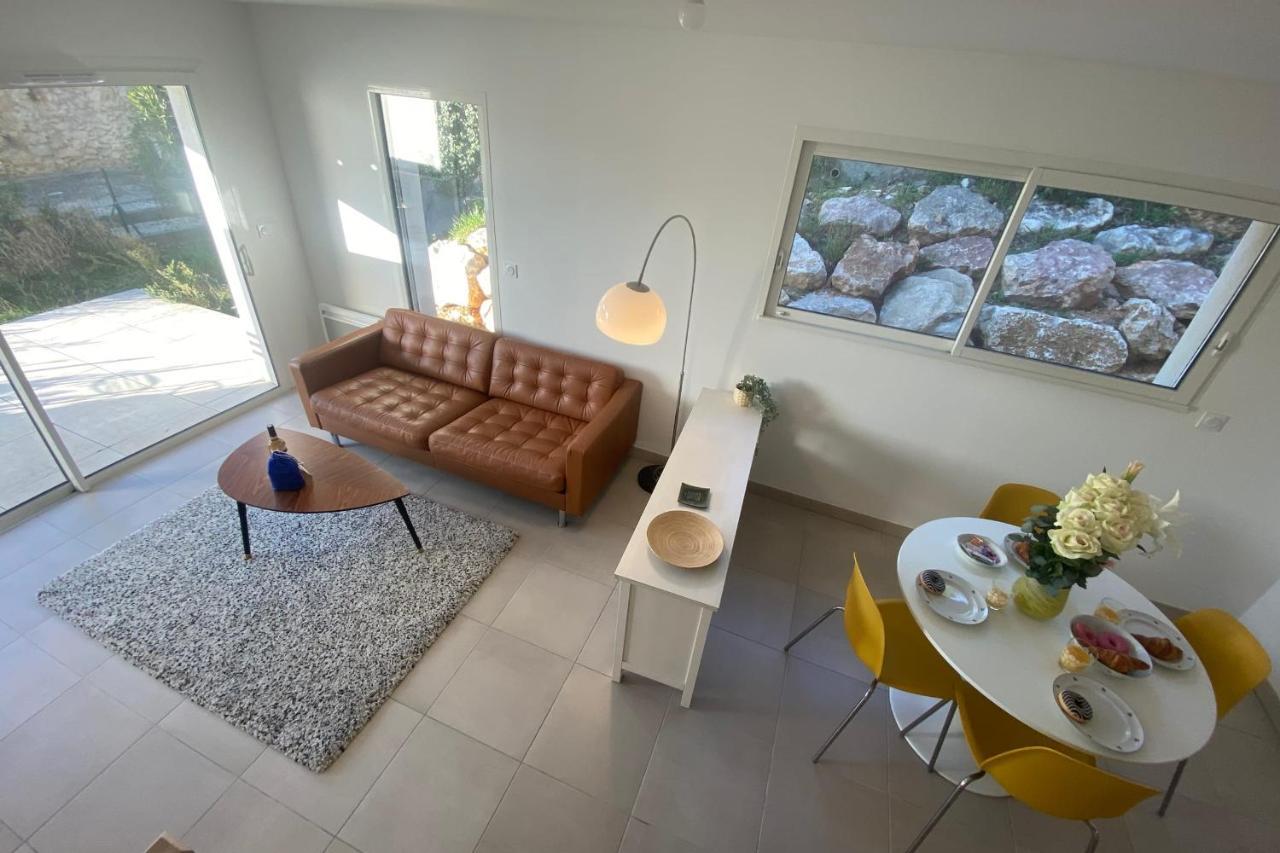 Roche Blanche - Terrasse Et Parking Apartment Nimes Bagian luar foto