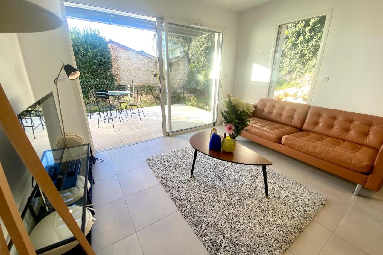 Roche Blanche - Terrasse Et Parking Apartment Nimes Bagian luar foto