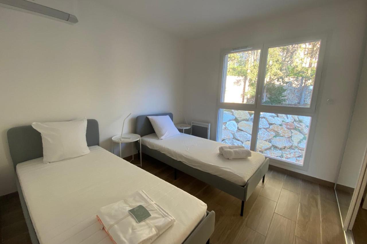Roche Blanche - Terrasse Et Parking Apartment Nimes Bagian luar foto